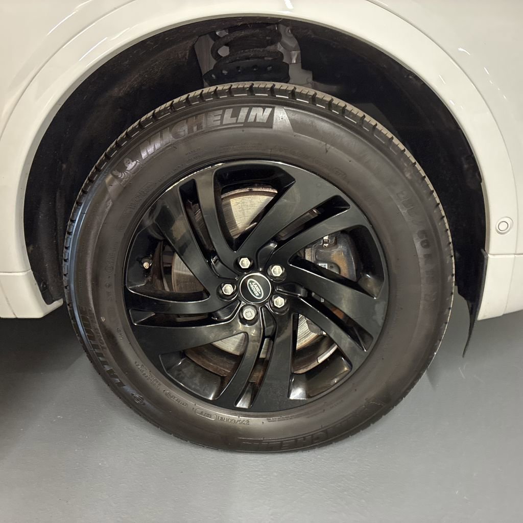 Used 2024 Land Rover Discovery Sport S image 23