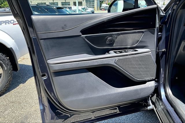 Used 2024 Lincoln Nautilus Premier w/ Jet Appearance Package AWD/4WD image 17