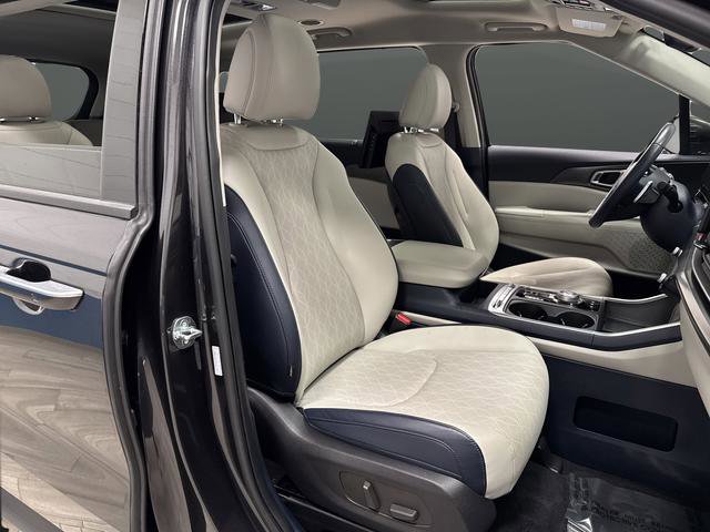 Used 2025 Kia Carnival SX image 32