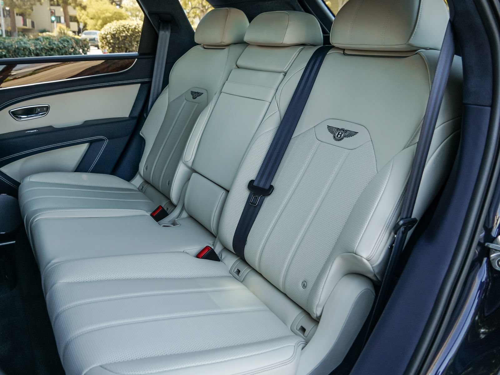 Used 2024 Bentley Bentayga AWD/4WD image 20