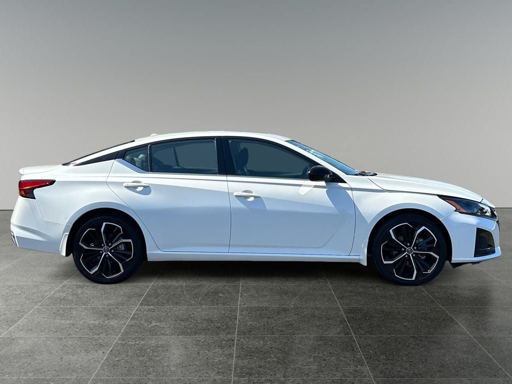 Used 2023 Nissan Altima 2.5 SR w/ SR Premium Package AWD/4WD image 10