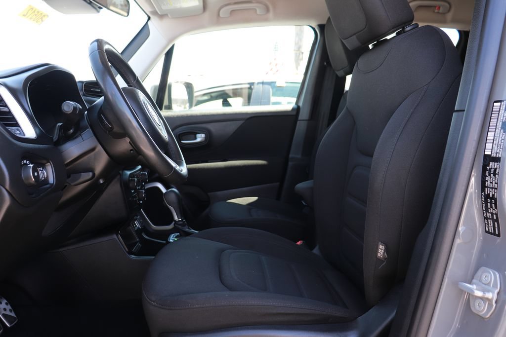 Used 2021 Jeep Renegade Latitude FWD image 11