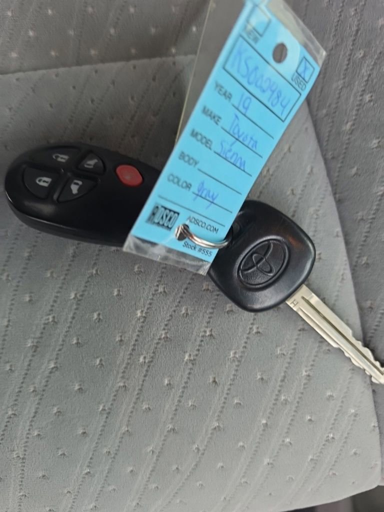Used 2019 Toyota Sienna LE FWD image 28
