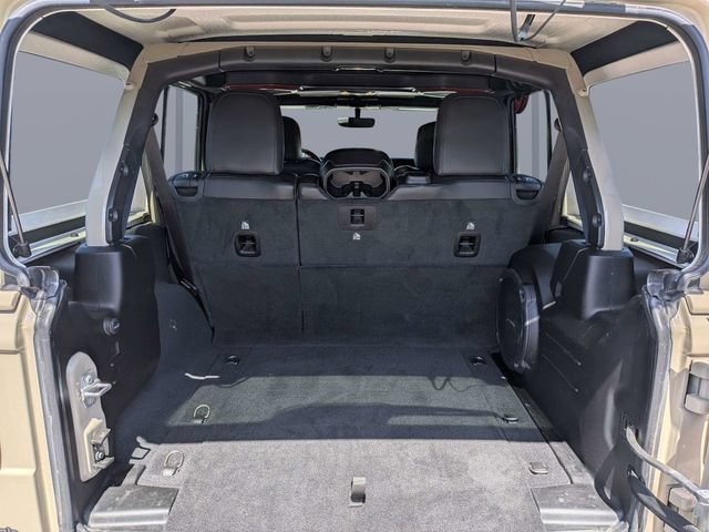 Used 2022 Jeep Wrangler Unlimited Rubicon w/ Steel Bumper Group AWD/4WD image 13