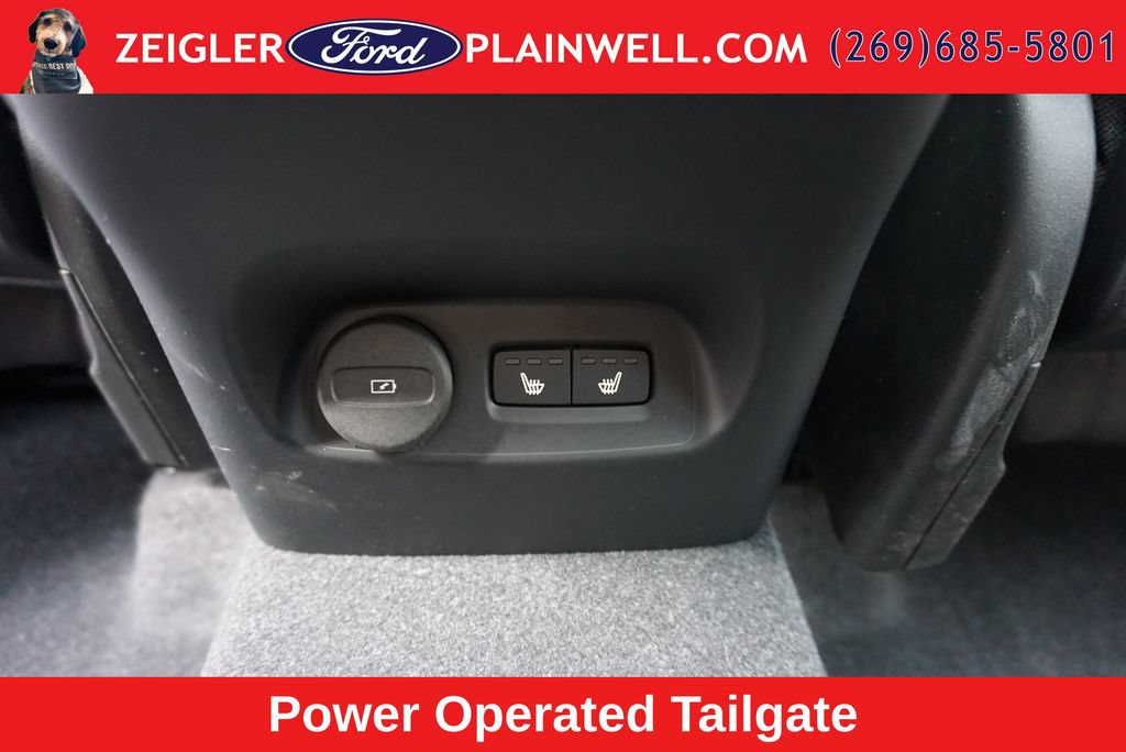 Used 2024 Volvo XC40 B5 Plus w/ Protection Package Premier AWD/4WD image 13