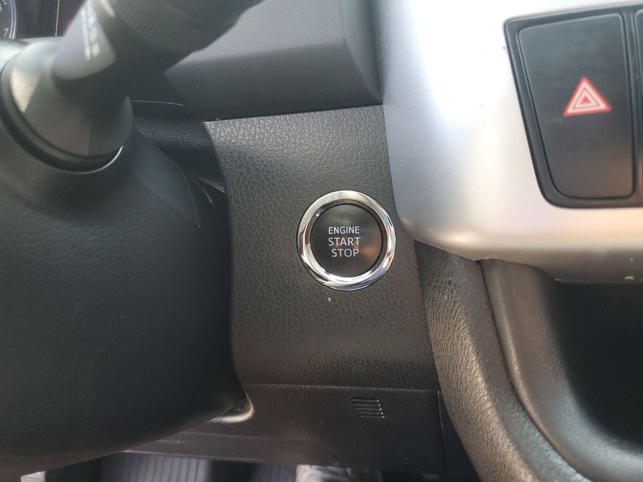 Used 2019 Toyota Highlander SE FWD image 26