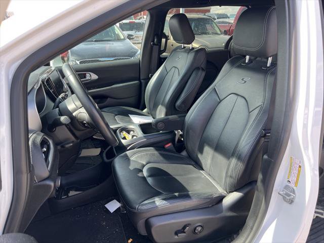 Certified 2021 Chrysler Pacifica Touring-L w/ S Appearance Package image 8