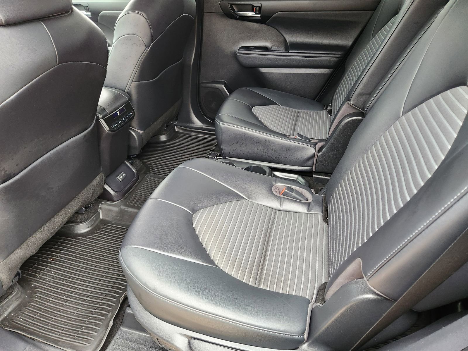 Used 2023 Toyota Highlander XSE image 35