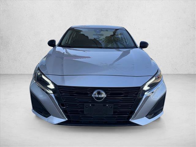 Used 2024 Nissan Altima 2.5 SV FWD image 2