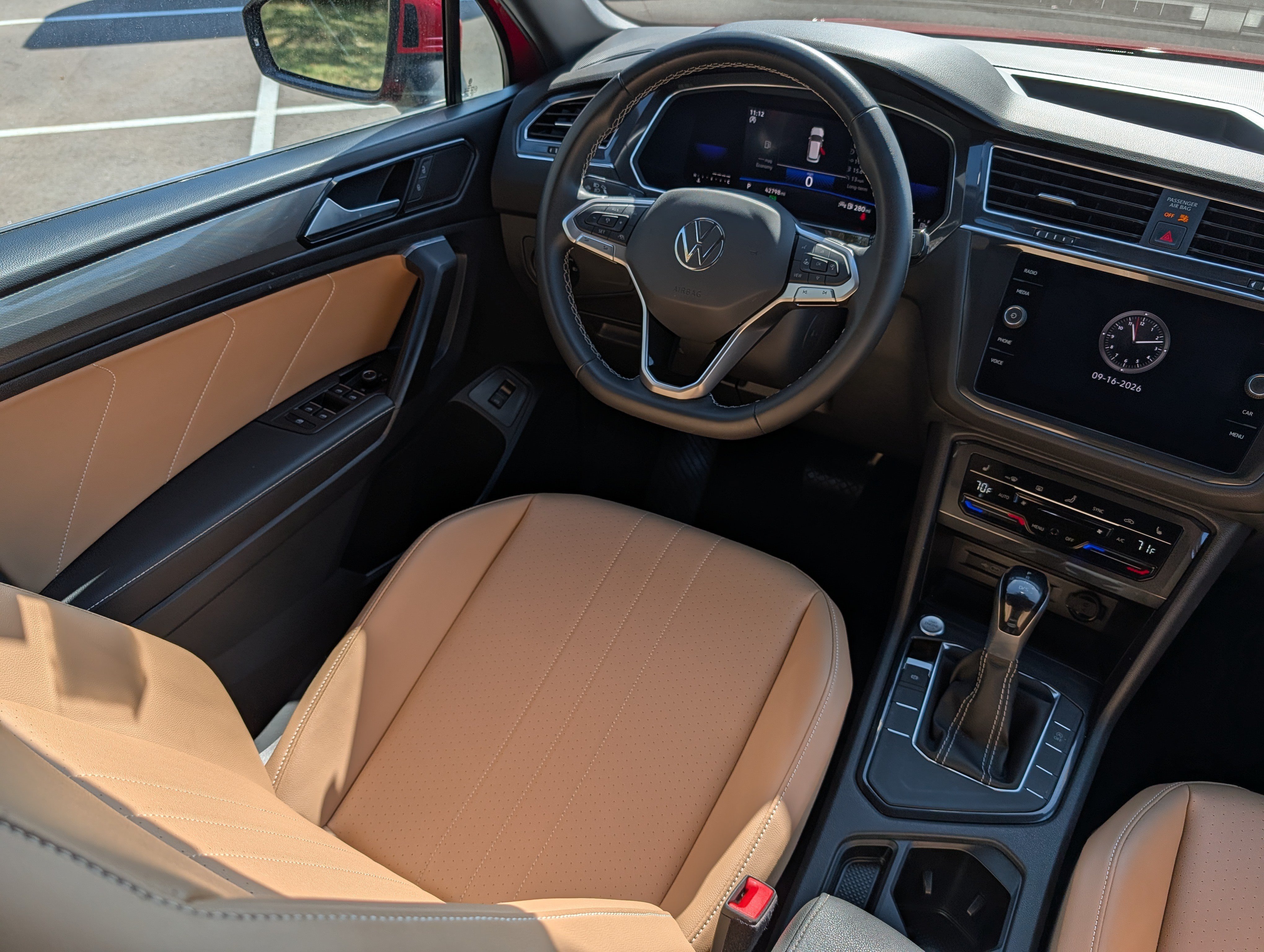 Certified 2023 Volkswagen Tiguan SE FWD image 9