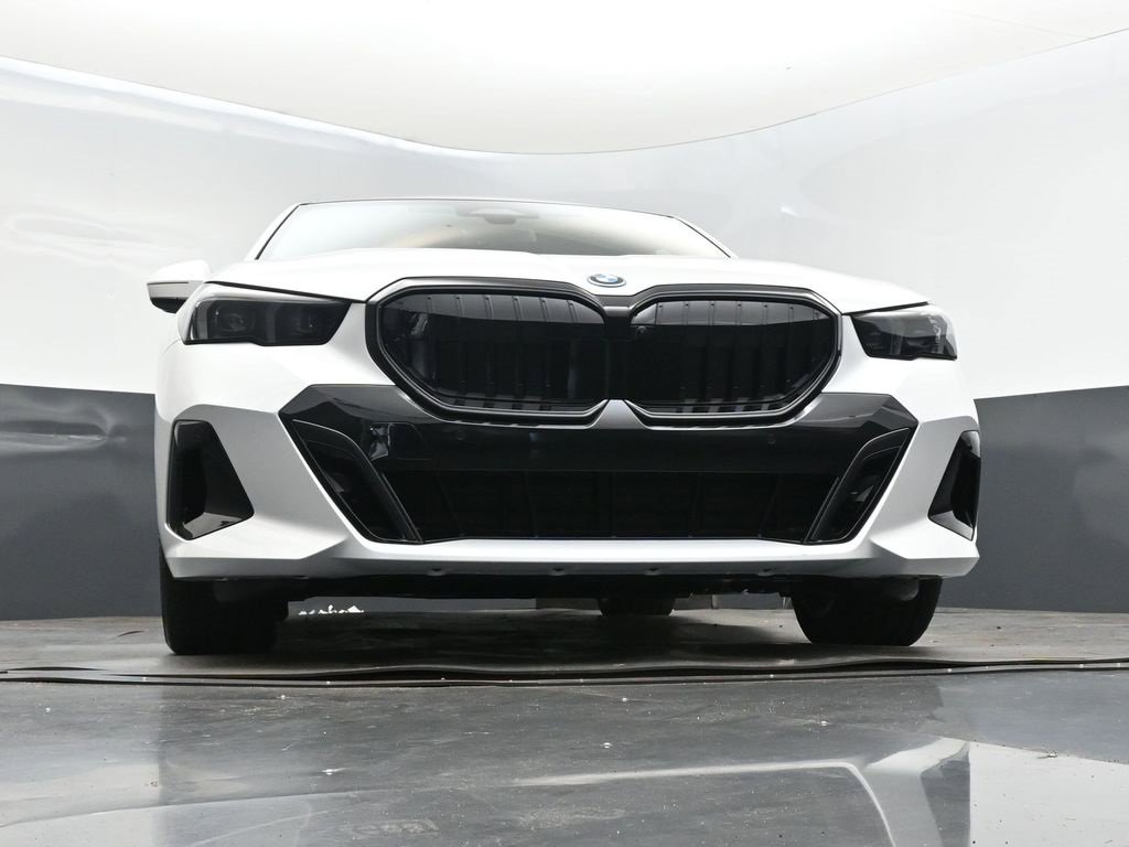 New 2026 BMW 550e xDrive w/ Premium Package image 47