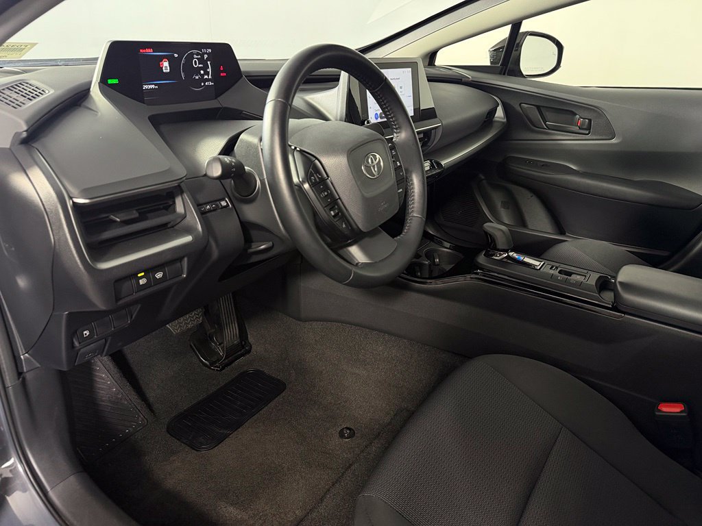 Used 2025 Toyota Prius LE FWD image 12