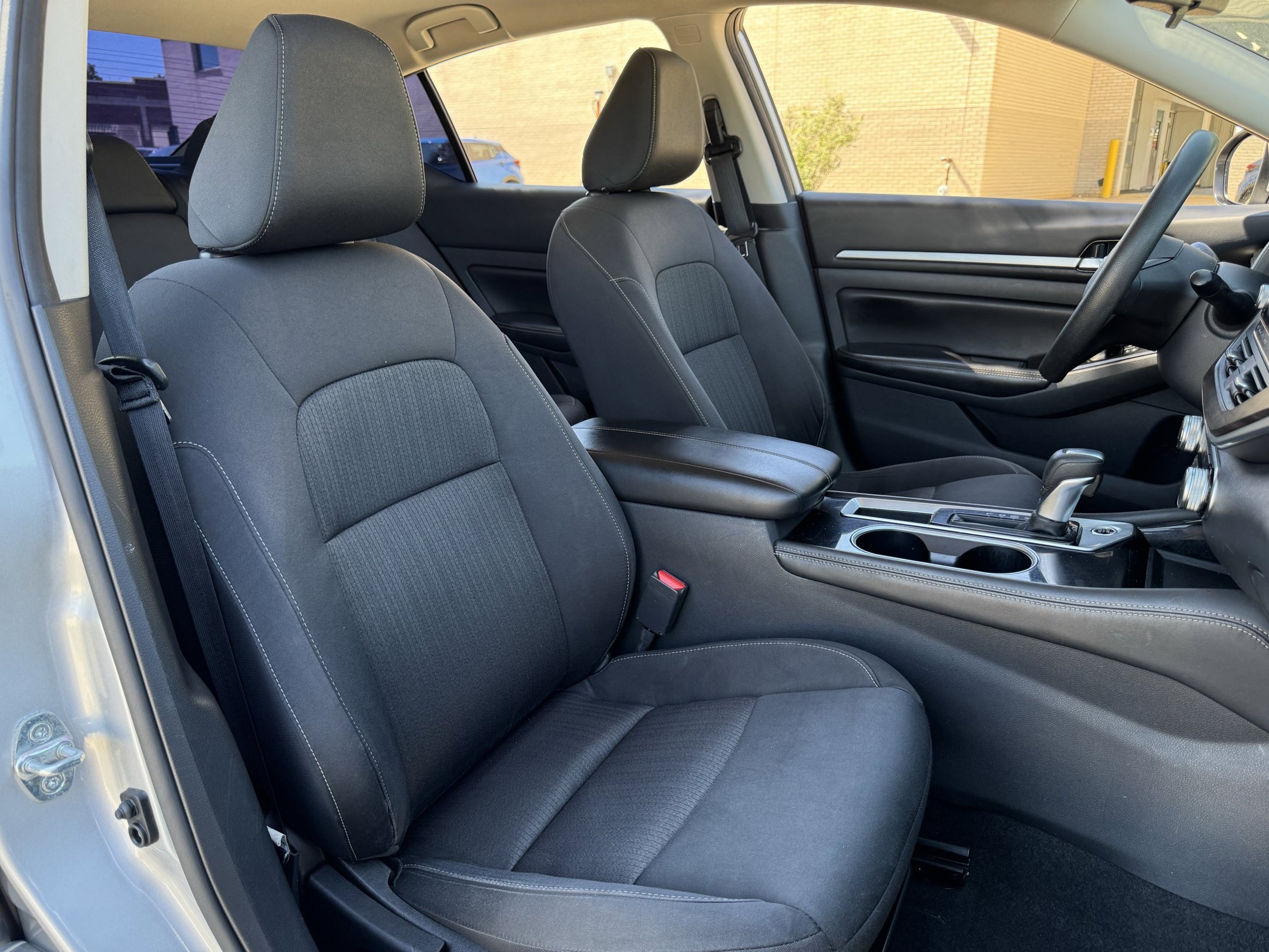 Used 2023 Nissan Altima 2.5 SV FWD image 30