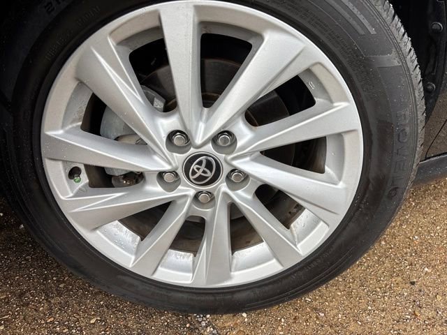 Used 2022 Toyota Camry LE image 2