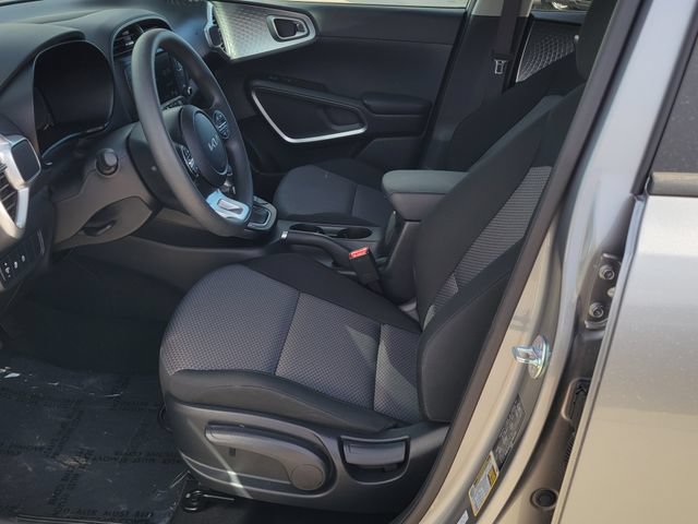 Certified 2025 Kia Soul LX w/ LX Technology Package FWD image 9