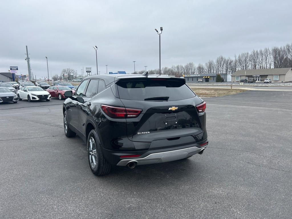 Used 2025 Chevrolet Blazer LT FWD image 7