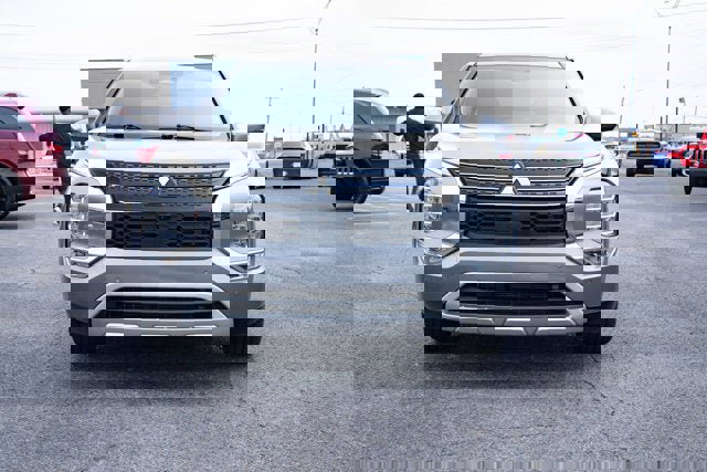 Used 2024 Mitsubishi Outlander SE Black Edition image 8