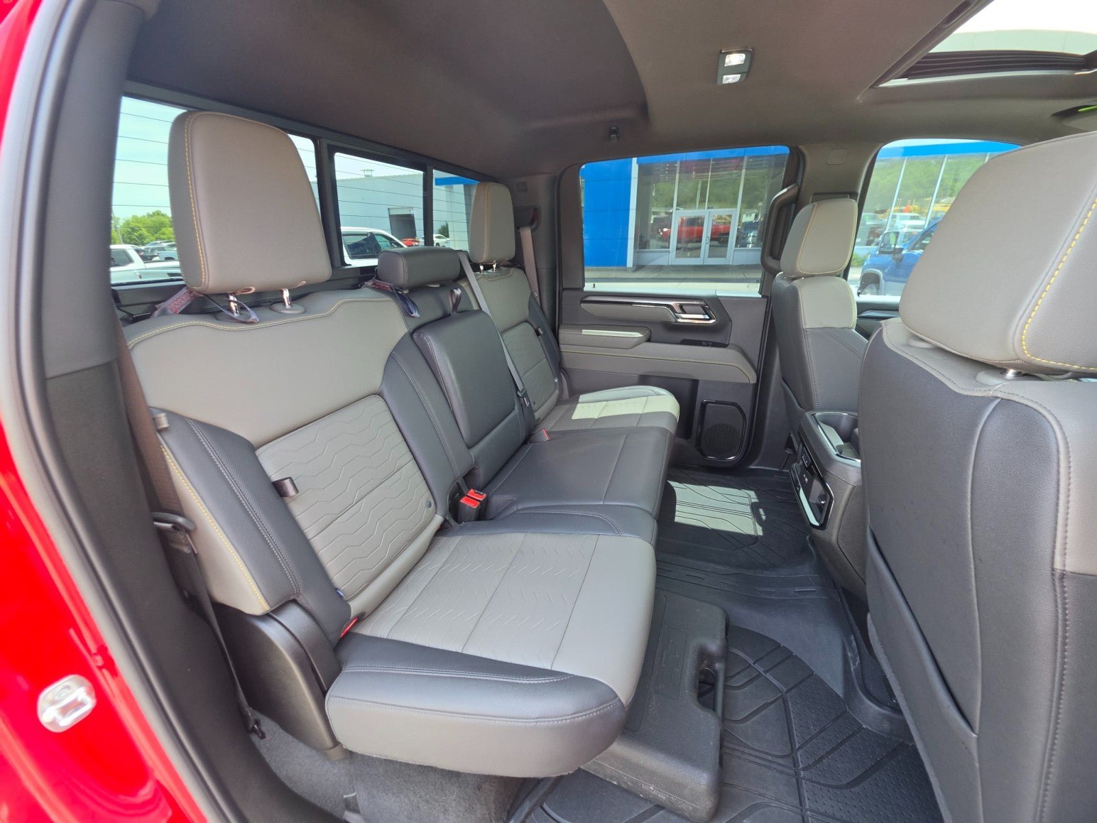 Used 2025 Chevrolet Silverado 2500 ZR2 w/ Technology Package AWD/4WD image 18