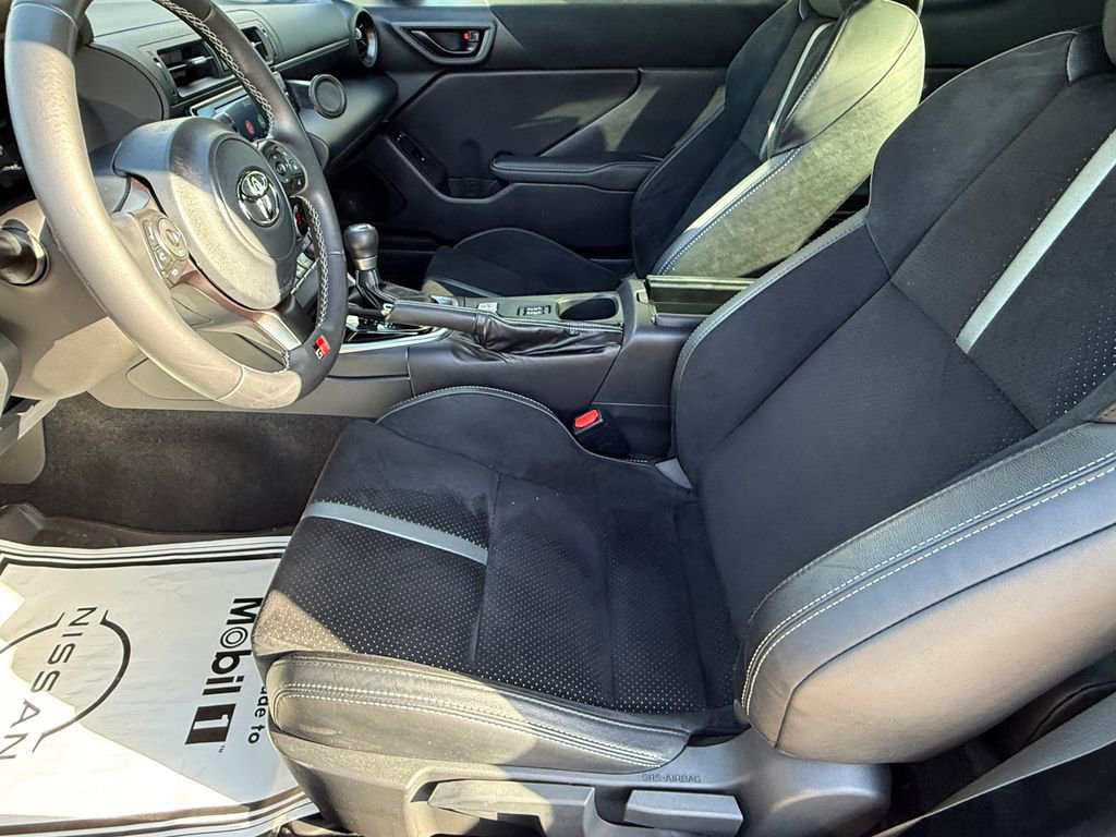 Used 2023 Toyota GR86 Premium w/ ALL Weather Mat Package (TMS) image 16