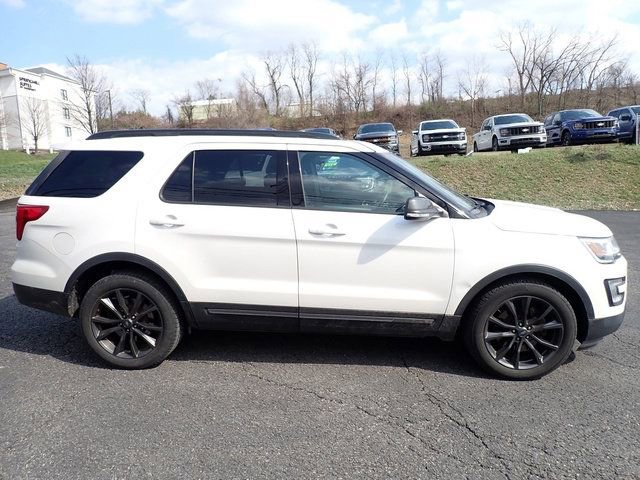 Used 2017 Ford Explorer XLT w/ Equipment Group 202A image 6