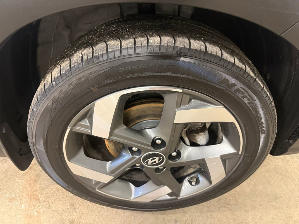 Certified 2022 Hyundai Venue SEL image 16