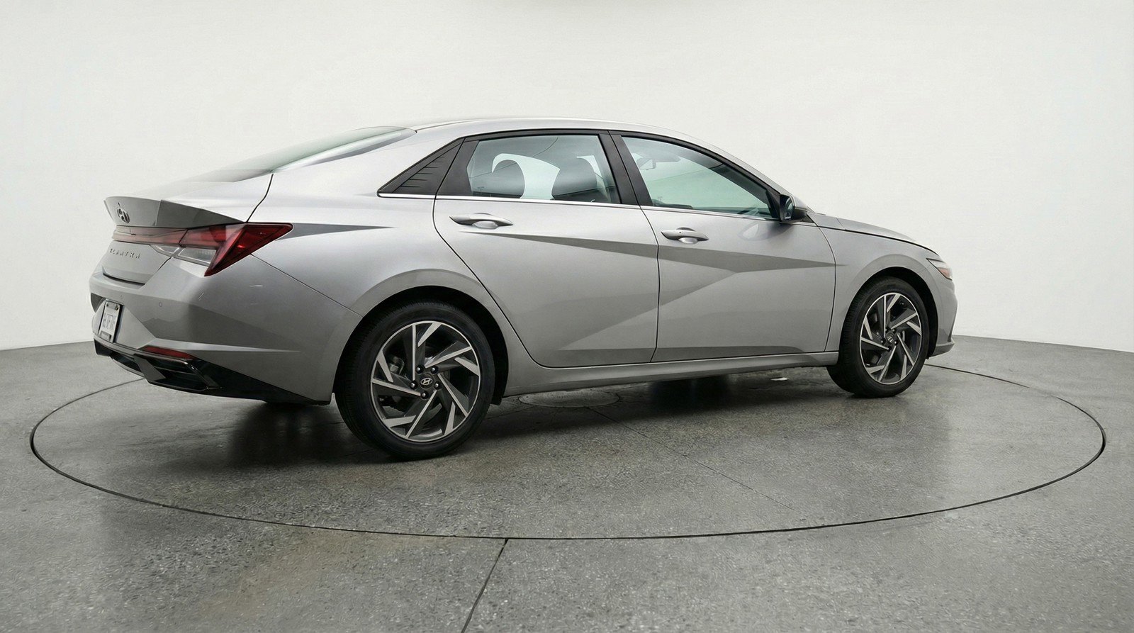 Used 2025 Hyundai Elantra SEL FWD image 9
