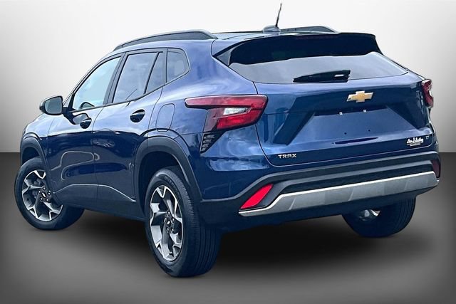 Used 2024 Chevrolet Trax LT w/ Driver Confidence Package FWD image 11