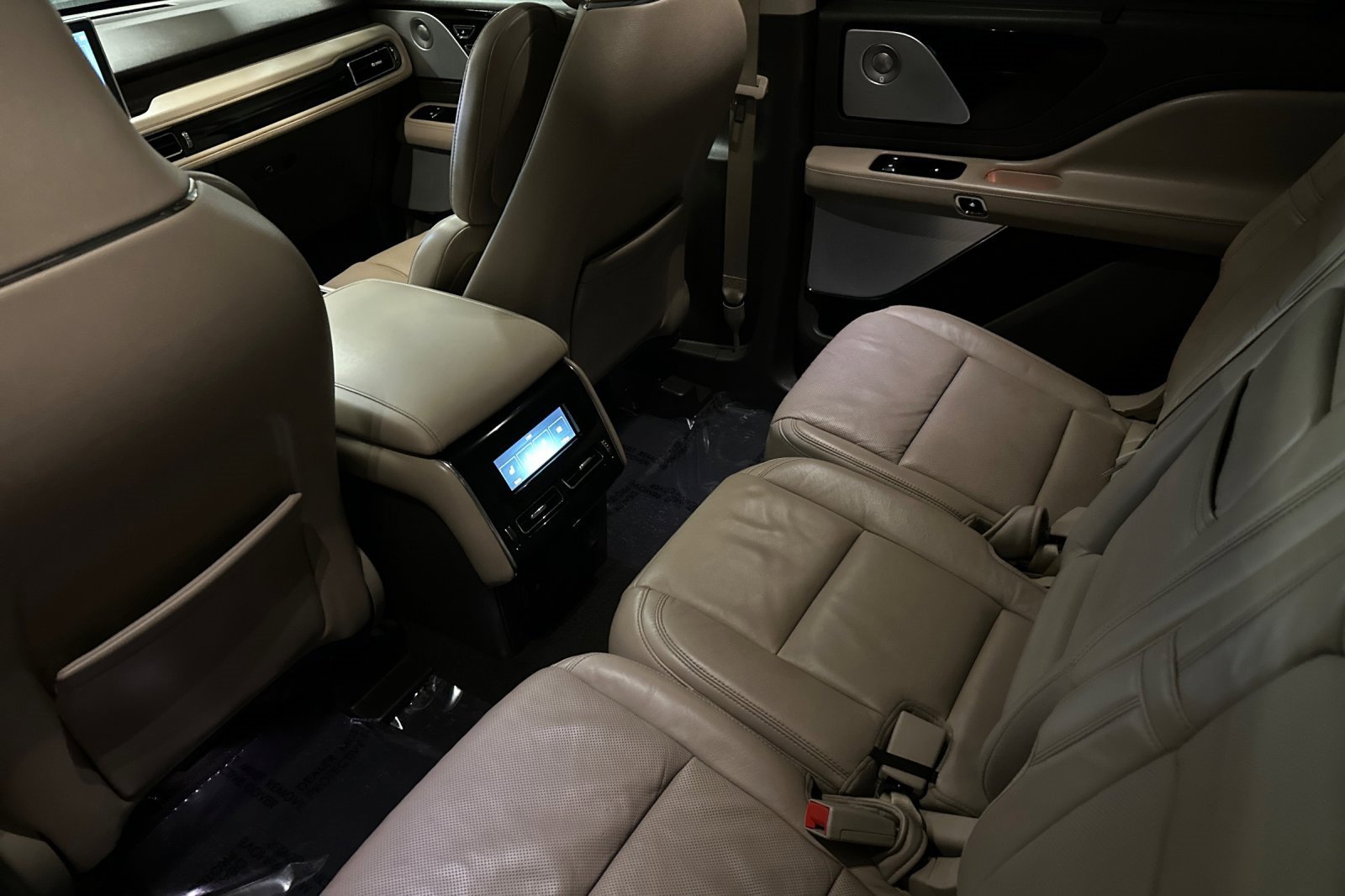 Used 2020 Lincoln Aviator Reserve w/ Equipment Group 202A image 12