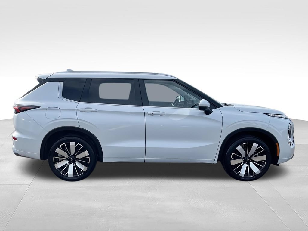 Used 2025 Mitsubishi Outlander SEL FWD image 9