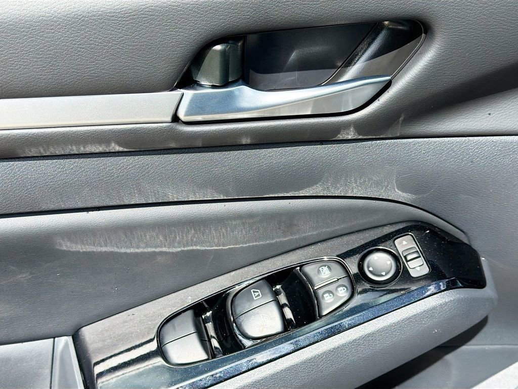 New 2025 Nissan Altima 2.5 SR w/ SR Premium Package image 18
