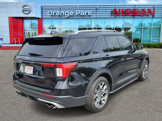 Used 2025 Ford Explorer Platinum w/ Ultimate Package image 2