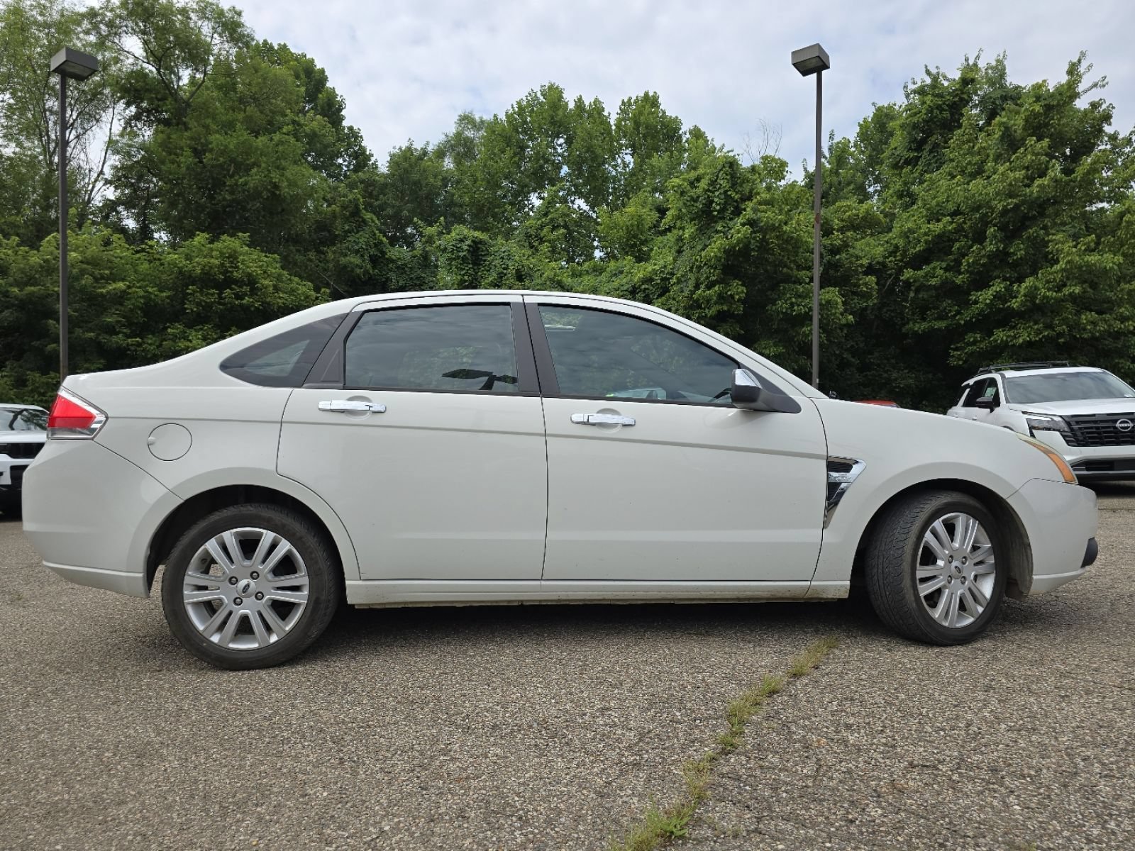 Used 2009 Ford Focus SEL FWD image 16