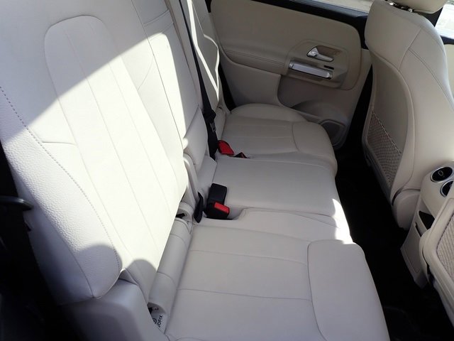 Used 2022 Mercedes-Benz GLB 250 4MATIC w/ Premium Package Lite image 15