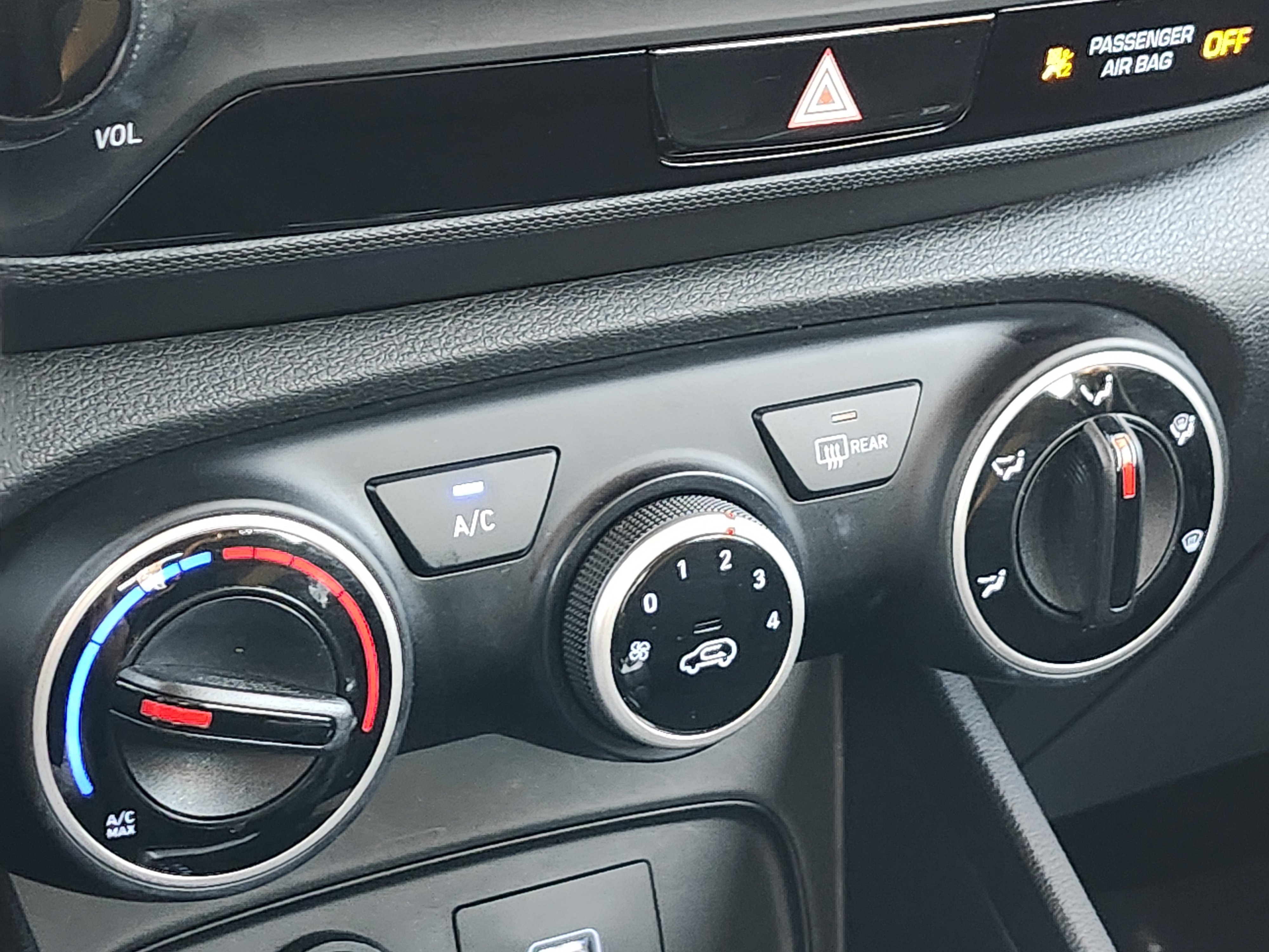 Used 2021 Hyundai Venue SE image 24