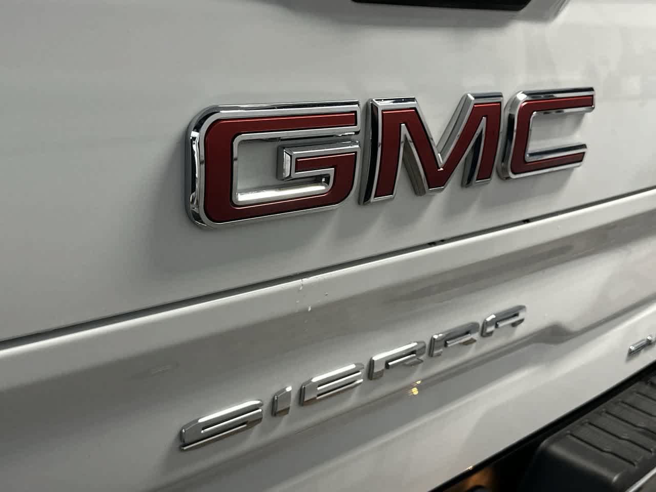 Used 2025 GMC Sierra 1500 SLT AWD/4WD image 10