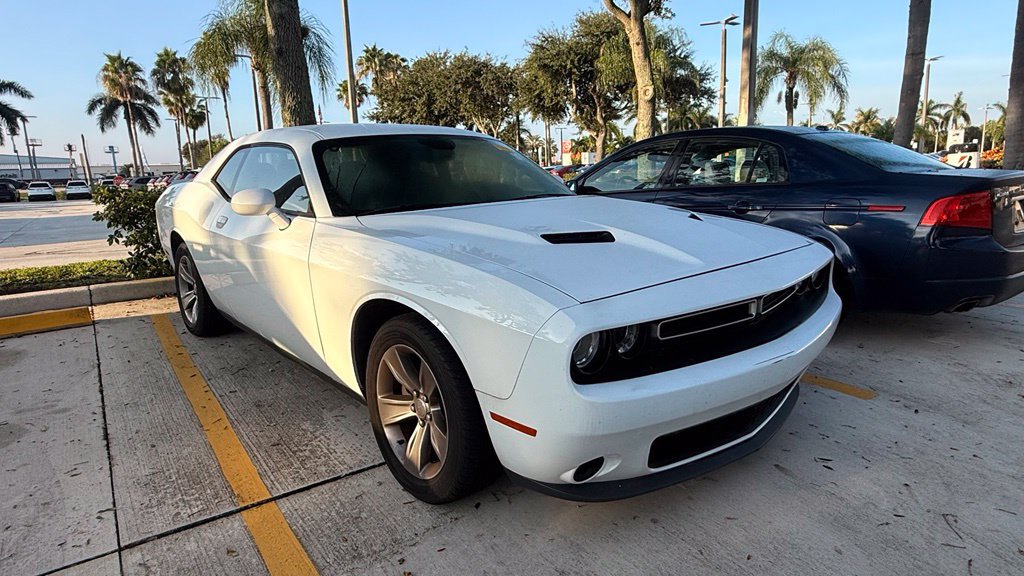 Used 2019 Dodge Challenger SXT RWD image 4