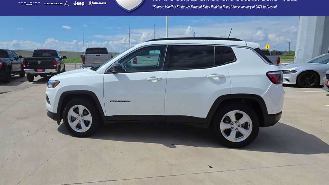 Used 2022 Jeep Compass Latitude w/ Sun and Sound Group FWD image 5