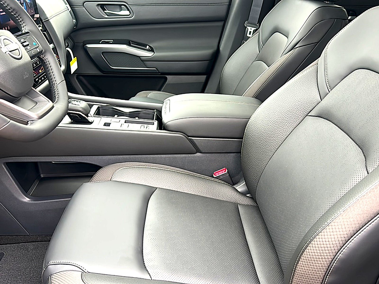 New 2026 Nissan Pathfinder SL w/ SL Premium Package FWD image 10
