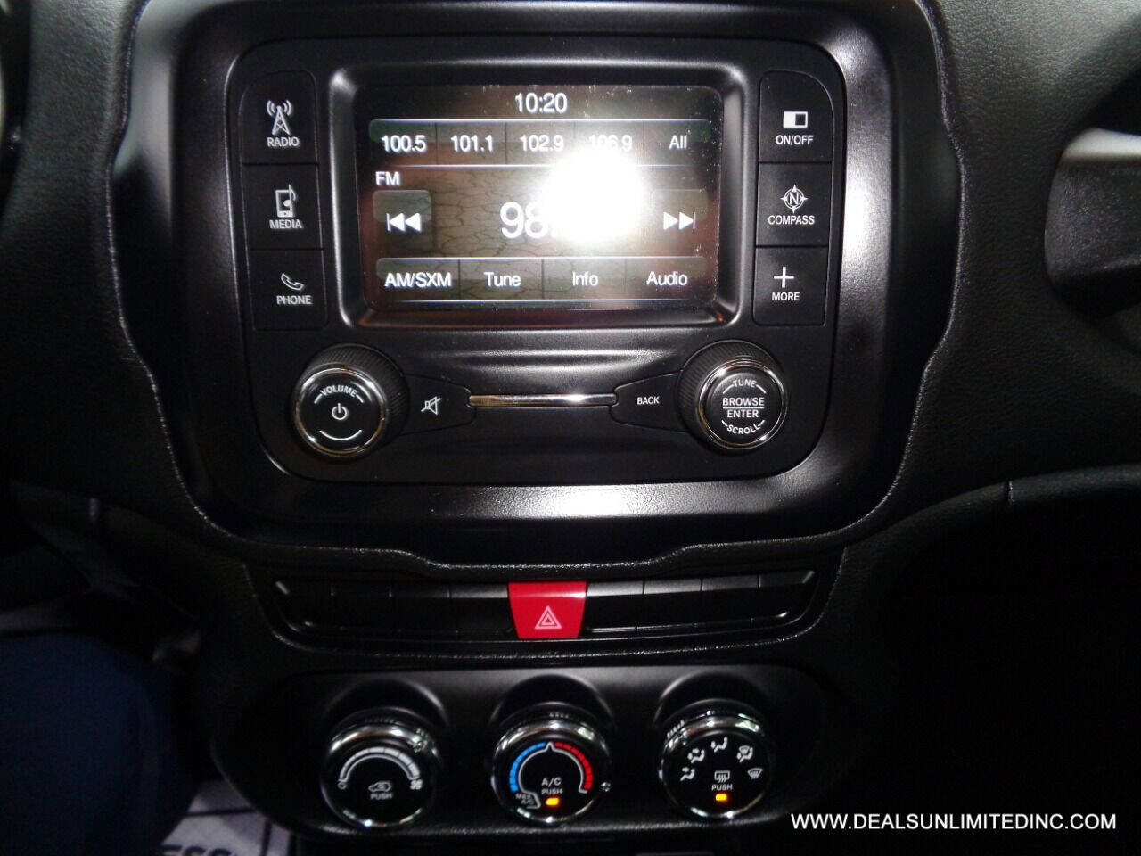 Used 2015 Jeep Renegade Latitude image 13