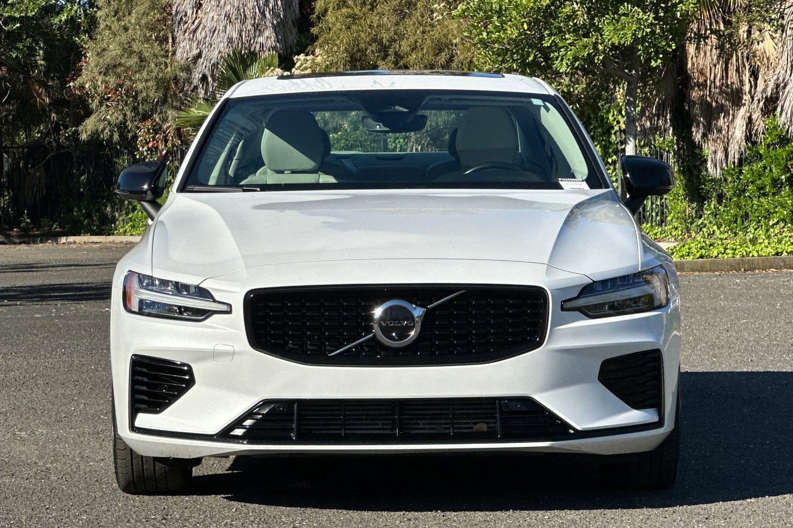 Used 2023 Volvo S60 T8 Plus image 8