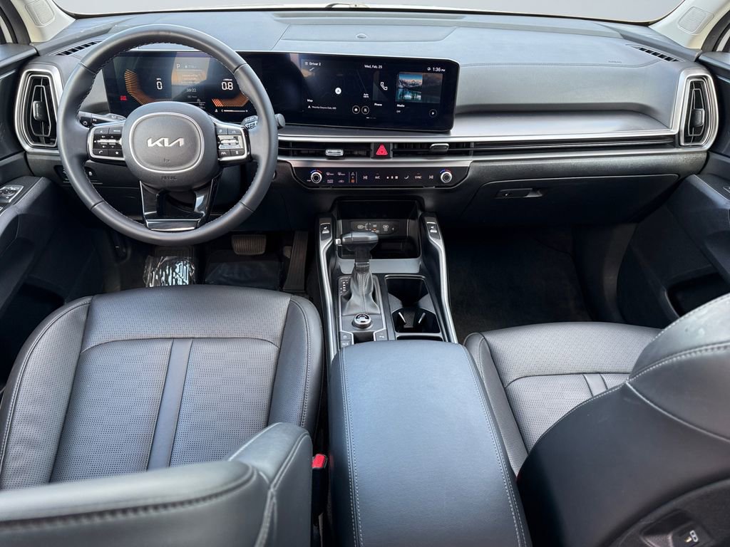 Used 2024 Kia Sorento S image 10