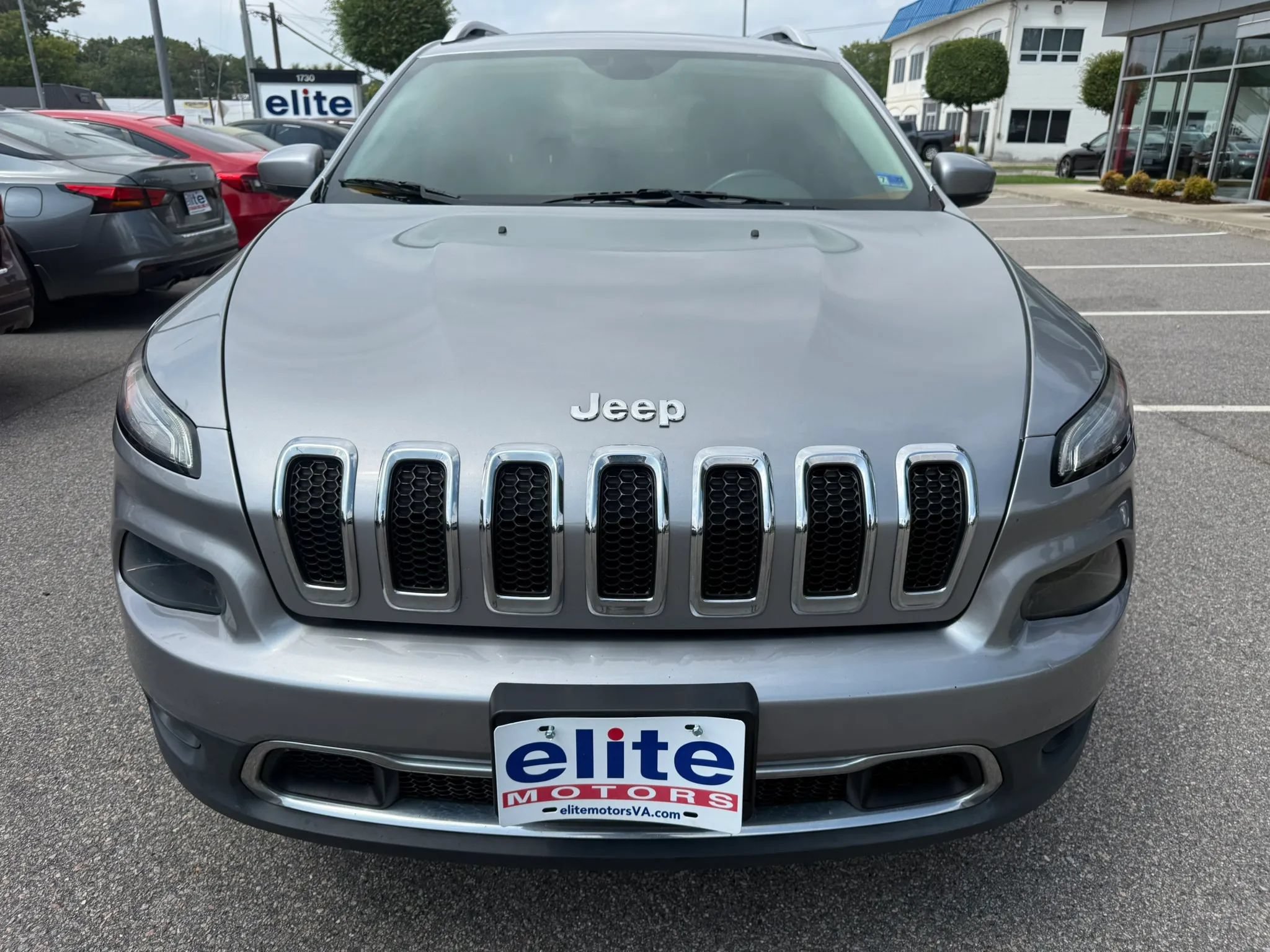 Used 2016 Jeep Cherokee Limited AWD/4WD image 2