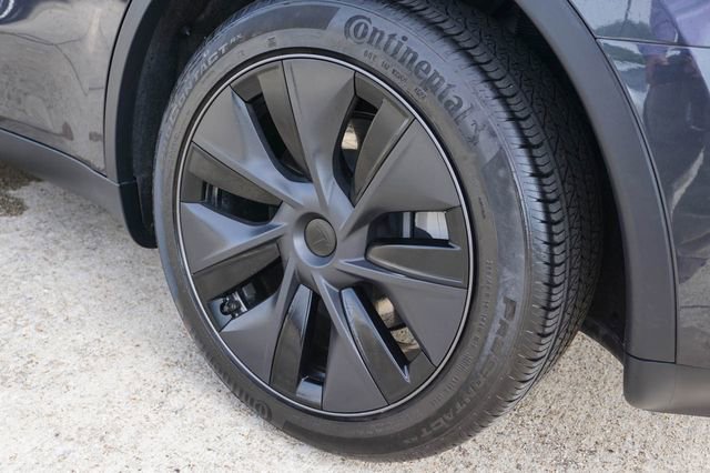 Used 2025 Tesla Model Y Long Range image 9