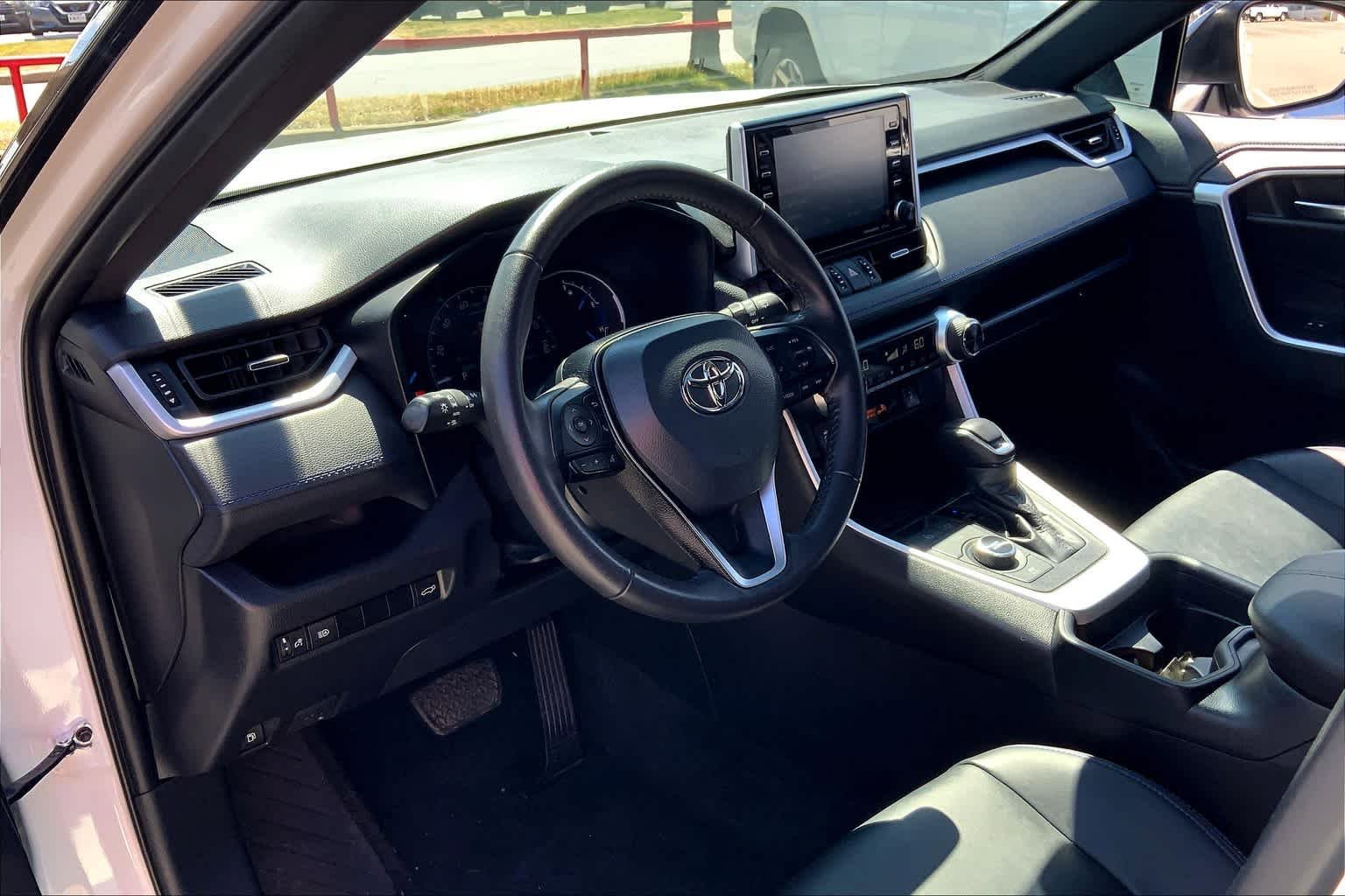 Used 2021 Toyota RAV4 XSE AWD/4WD image 18