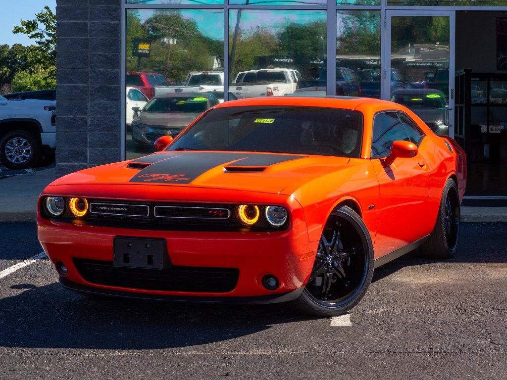 Used 2016 Dodge Challenger R/T w/ Sound Group RWD image 6