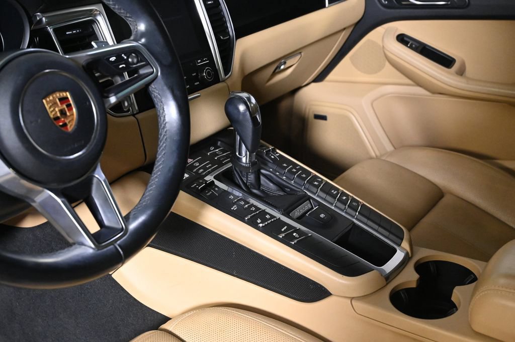 Certified 2018 Porsche Macan AWD/4WD image 21