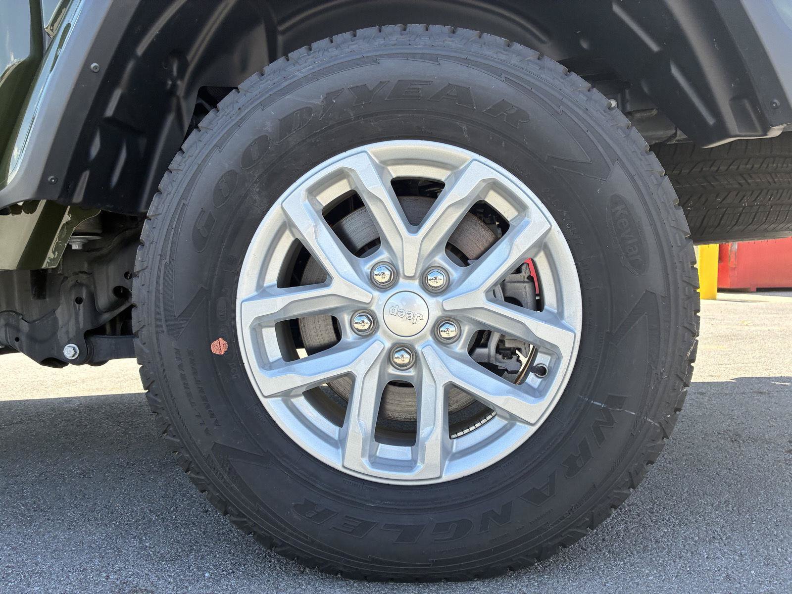 New 2023 Jeep Gladiator Sport AWD/4WD image 40