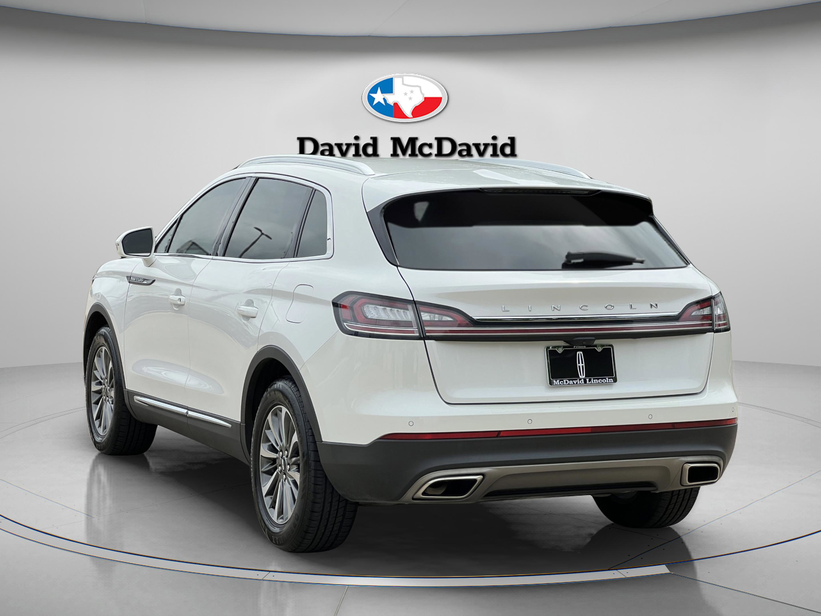 Used 2023 Lincoln Nautilus FWD image 5