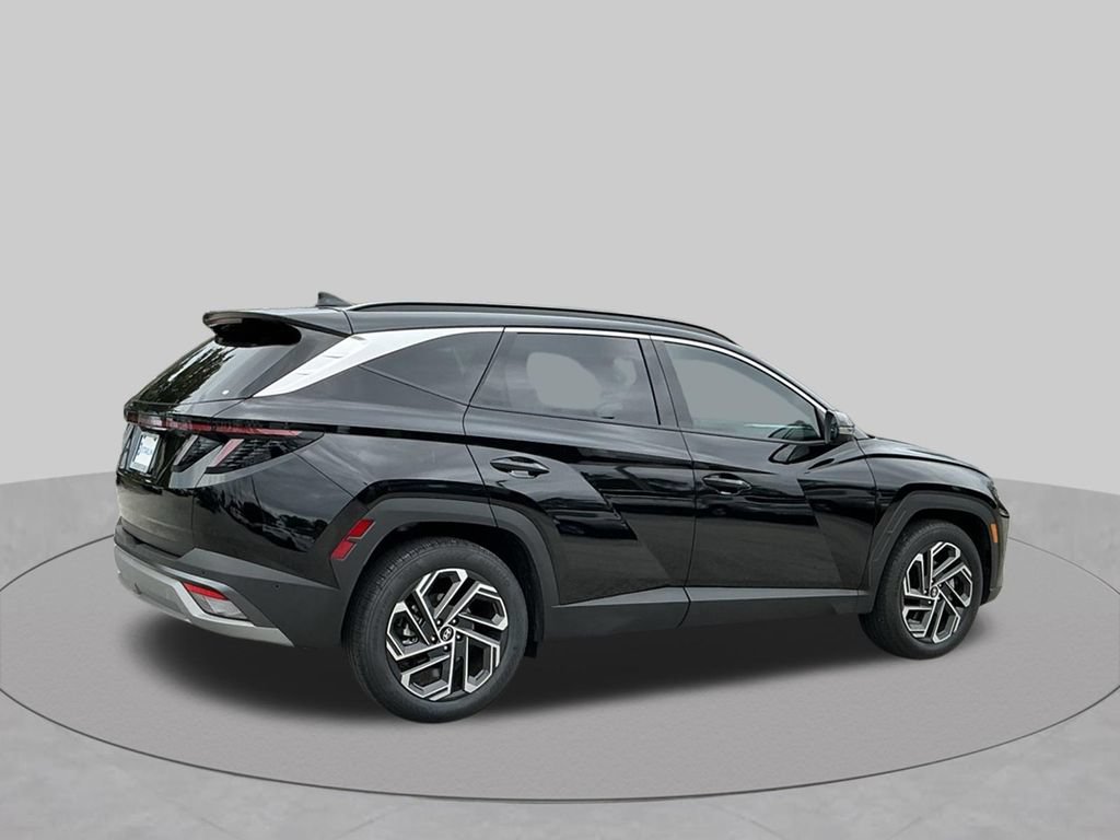 Used 2025 Hyundai Tucson Limited FWD image 17