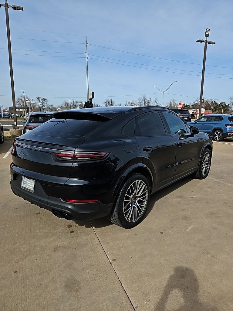 Used 2022 Porsche Cayenne Coupe image 5